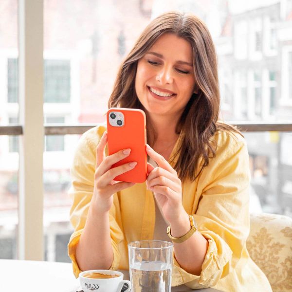 Accezz Liquid Silikoncase Apple iPhone 14 / 13 - Nectarine