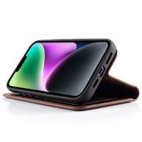 Wachikopa Magic Klapphülle 2-in-1 für das iPhone 14 - Dark Brown