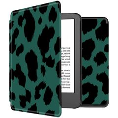 imoshion Design Slim Hard Case Klapphülle Amazon Kindle (2024) / Amazon Kindle (2022) 11th gen - Green Leopard