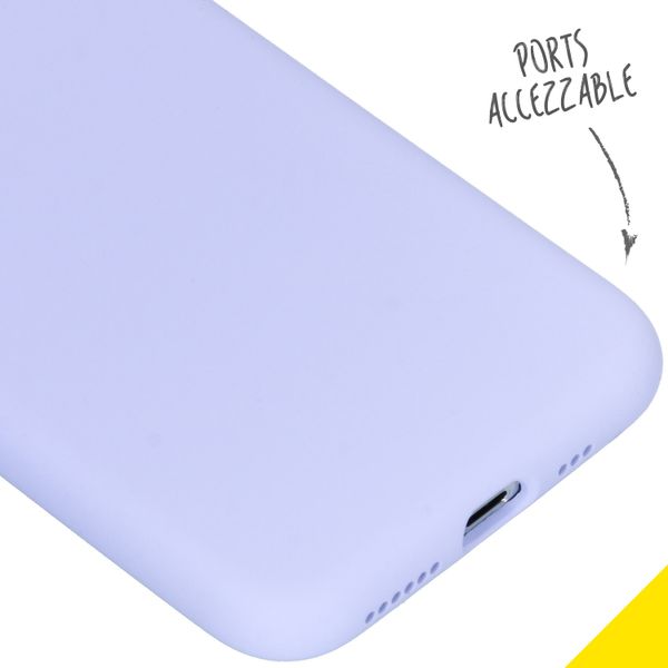 Accezz Liquid Silikoncase Lila für das iPhone Xs / X