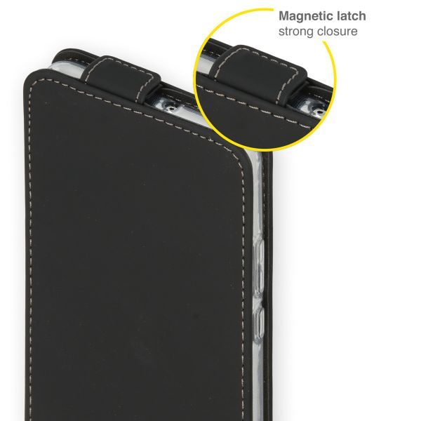 Accezz Flip Case für das Samsung Galaxy S22 - Schwarz