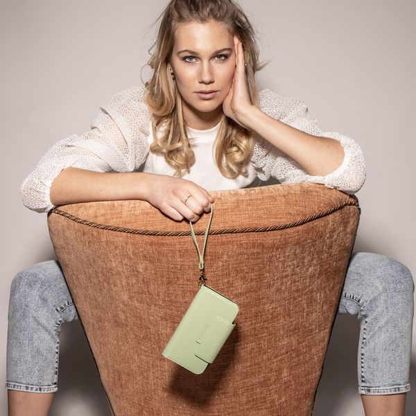 Selencia Klapphülle mit herausnehmbarem Backcover Apple iPhone 8 / 7 /6(s)