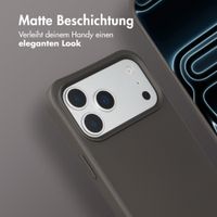 imoshion Color Backcover mit abnehmbarem Handykette und MagSafe Apple iPhone 17 Pro - Black Coffee