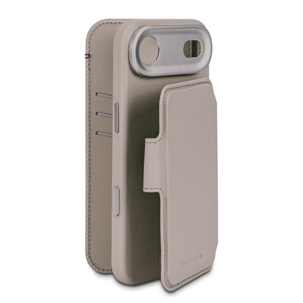 Decoded 2 in 1 Leather Klapphülle MagSafe Apple iPhone 17 Pro - Solid Clay
