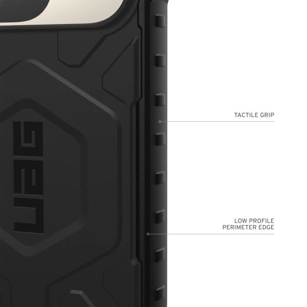 UAG Pathfinder Back Cover Magnet Google Pixel 9 - Schwarz