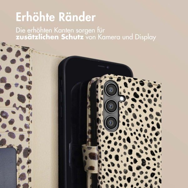 imoshion Design Klapphülle für das Samsung Galaxy S23 FE - Black And White Dots