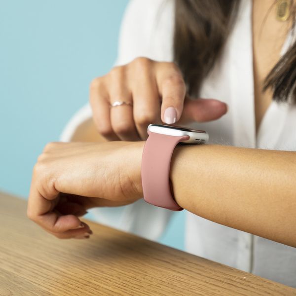 imoshion Silikonband für das Fitbit Versa 4 / 3 / Sense (2) - Orange