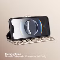 Selencia Sabi Klapphülle mit Leopardenmuster Apple iPhone 16e - Soft Ivory