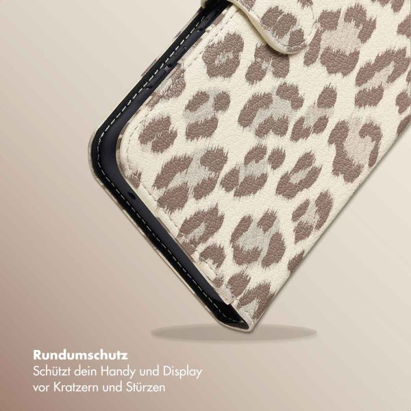 Selencia Sabi Klapphülle mit Leopardenmuster Samsung Galaxy A35 - Soft Ivory