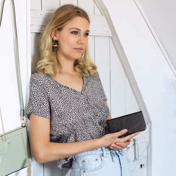 Selencia Echtleder Klapphülle Huawei P30 Lite - Schwarz