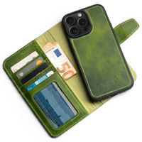 Wachikopa Magic Klapphülle 2-in-1 für das iPhone 15 Pro - Forest Green