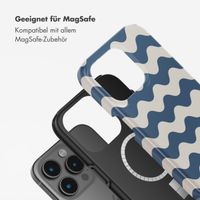 Selencia Vivid Tough Back Cover mit MagSafe für das iPhone 15 Pro Max - Wave Vibes Classic Blue