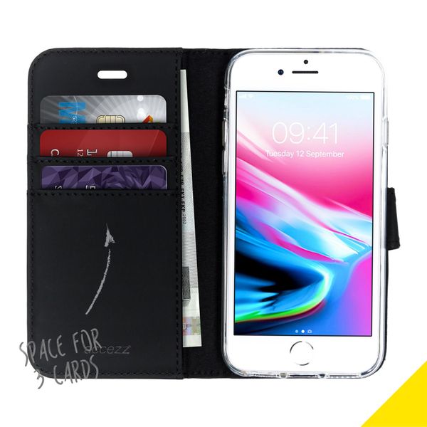 Accezz TPU Klapphülle Schwarz für das Apple iPhone SE (2022 / 2020) / 8 / 7 / 6(s)