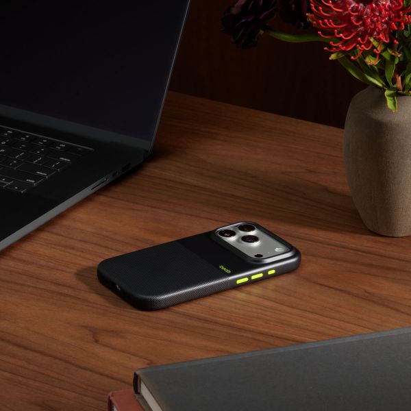 Beats Robuste Hülle mit MagSafe und Kamera-Steuerung Apple iPhone 17 Pro - Everest Black