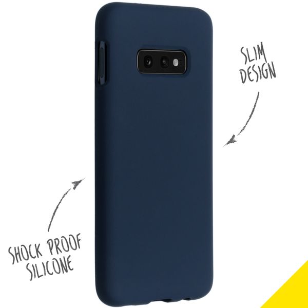 Accezz Liquid Silikoncase Samsung Galaxy S10e - Dunkelblau