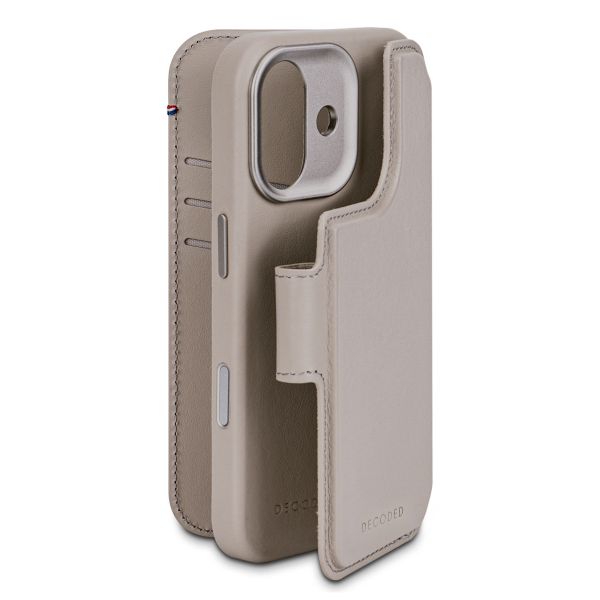 Decoded 2 in 1 Leather Klapphülle MagSafe Apple iPhone 17 Pro Max - Solid Clay