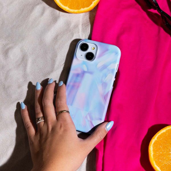 Selencia Vivid Tough Back Cover mit MagSafe für das iPhone 16 Pro - Holographic Blue Dream