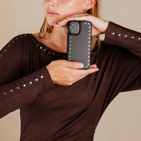 Selencia Studs Backcover mit MagSafe Apple iPhone 16 Pro - Velvet Black