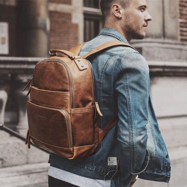 The Chesterfield Brand Austin Laptop Rucksack 14 Zoll - Echtes Leder - Cognac