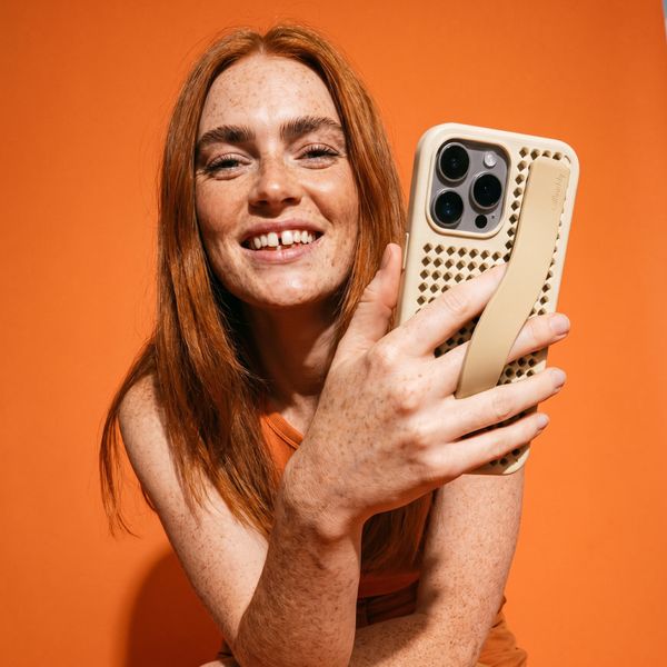 Callbuddy Hülle mit Strap Apple iPhone 16 Pro Max - Sand Glow