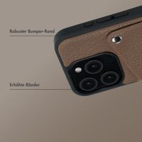 Selencia Riva Back Cover mit Kartenfach Apple iPhone 16 Pro - Mocha Brown