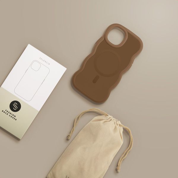 Selencia Wavy Backcover mit MagSafe Apple iPhone 12 (Pro) - Mocha Brown
