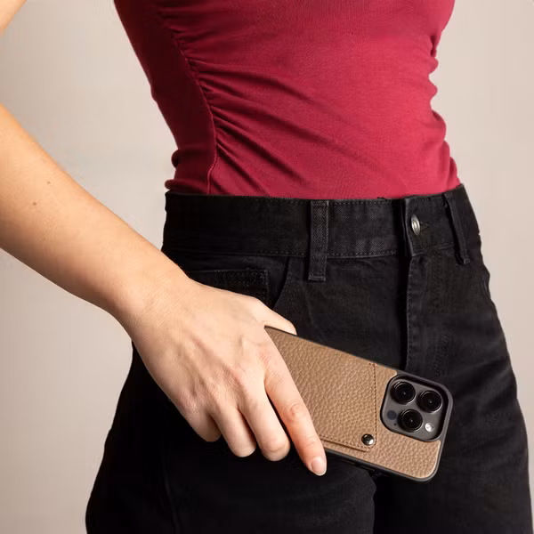 Selencia Riva Back Cover mit Kartenfach Samsung Galaxy S26 Ultra - Mocha Brown