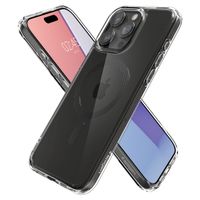 Spigen Ultra Hybrid™ Case MagSafe für das iPhone 15 Pro - Carbon Fiber