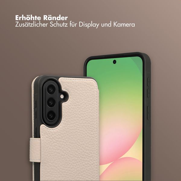 Selencia Riva Bookcase mit MagSafe und Handgelenkband Samsung Galaxy A57 (5G) - Beige