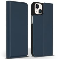 Accezz Premium Leather Slim Klapphülle für das iPhone 14 Plus - Dunkelblau