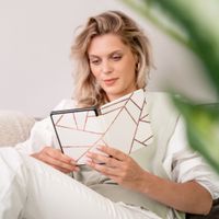 imoshion Design Slim Hard Case Klapphülle Amazon Kindle (2024) / Amazon Kindle (2022) 11th gen - White Graphic