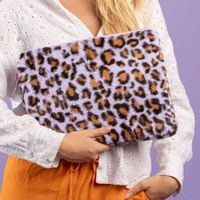 imoshion Fluffy Laptop Hülle 13-14 Zoll - Laptop Sleeve - Leopard Lilac