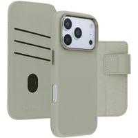 Accezz 2-in-1 Klapphülle aus Leder mit MagSafe Apple iPhone 18 Pro Max / 17 Pro Max - Light Grey