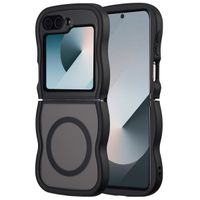 Selencia Wavy Backcover mit MagSafe Samsung Galaxy Z Flip 6 - Schwarz