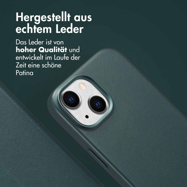 Accezz 2-in-1 Klapphülle aus Leder mit MagSafe für das Apple iPhone 15 - Cedar Green