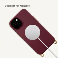 Selencia Rivièra Backcover mit MagSafe mit abnehmbaren Haken Apple iPhone 15 - Bold Burgundy