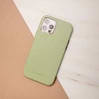 Selencia Gaia Backcover in Schlangenoptik Apple iPhone 12 (Pro) - Grün
