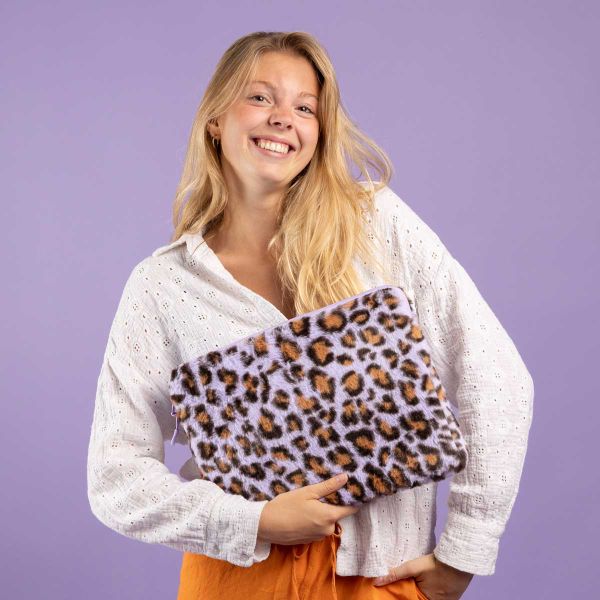 imoshion Fluffy Laptop Hülle 13-14 Zoll - Laptop Sleeve - Leopard Lilac