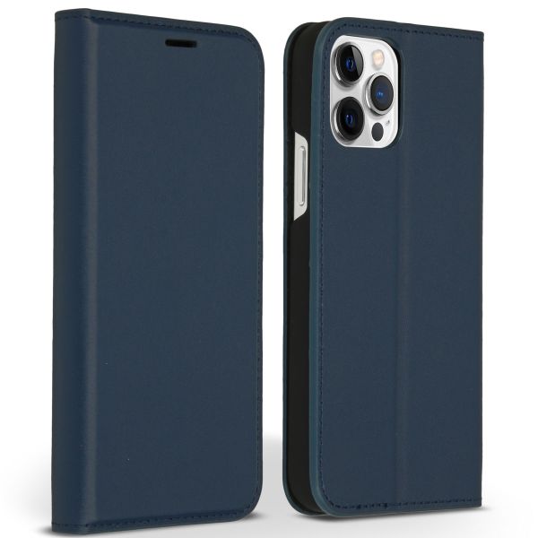 Accezz Premium Leather Slim Klapphülle für das iPhone 12 (Pro) - Dunkelblau