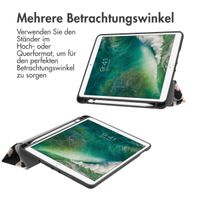 imoshion Trifold Klapphülle für das iPad 6 (2018) 9.7 Zoll / iPad 5 (2017) 9.7 Zoll / Air 2 (2014) / Air 1 (2013) - Leopard