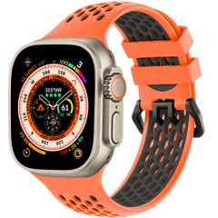 imoshion Silikonsportarmband Buckle für das Apple Watch Series 1 bis 10 / SE / Ultra (2) (44/45/46/49 mm) - Orange / Schwarz