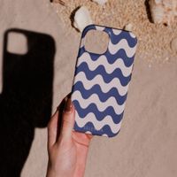 Selencia Vivid Tough Back Cover für das Samsung Galaxy S21 FE - Wave Vibes Classic Blue