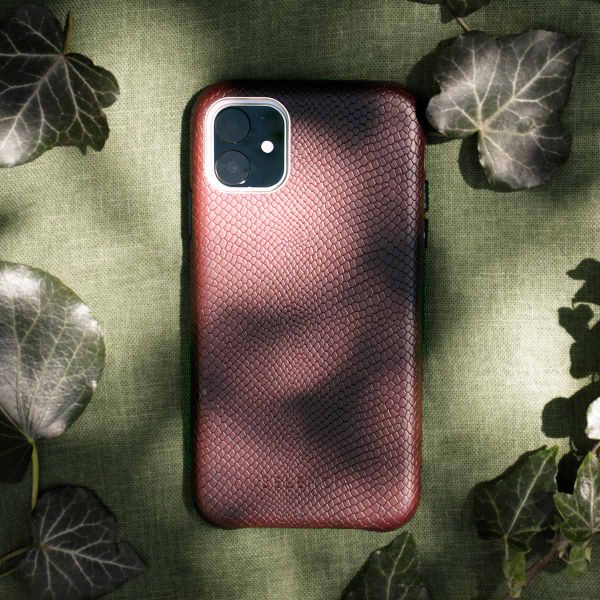 Selencia Gaia Backcover in Schlangenoptik Apple iPhone 13 Pro - Dunkelrot