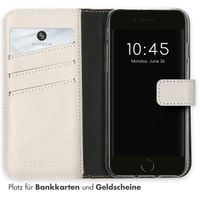 Selencia Echtleder Klapphülle für das iPhone SE (2022 / 2020) / 8 / 7 / 6(s) - Greige