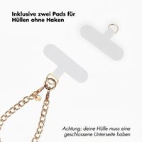 Selencia Rivièra MagSafe Backcover mit abnehmbaren Haken für das Apple iPhone 15 - Powder Blue + Bold Chain Handykette - Gold