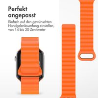 imoshion Magnetisches Silikonarmband für das  Apple Watch Series 1 t/m 9 / SE (38/40/41 mm) | Series 10 / 11 (42 mm) - Oranje & Zwart / Orange & Black