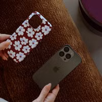 Selencia Vivid Rückabdeckung mit MagSafe Apple iPhone 17 Pro Max - Choco Flower Pop