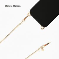 Selencia Rivièra MagSafe Backcover mit abnehmbaren Haken für das Apple iPhone 16 Pro - Velvet Black + Sleek Chain (130 cm) - Gold