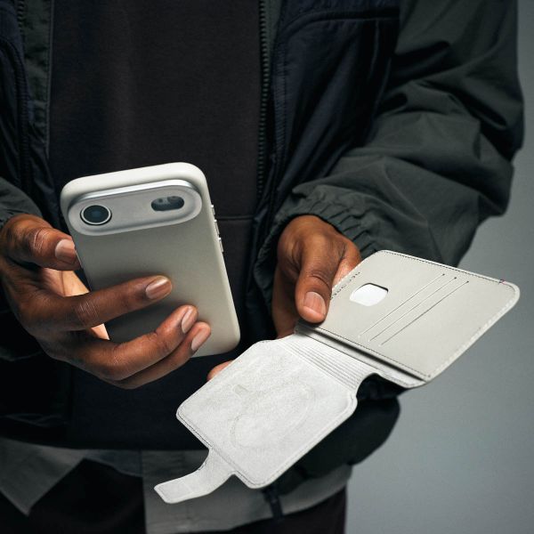 Decoded 2 in 1 Leather Klapphülle MagSafe Apple iPhone 17 - Chocolate Brown