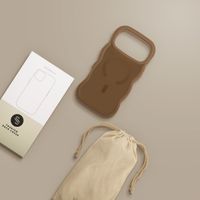 Selencia Wavy Backcover mit MagSafe Apple iPhone 17 Pro Max - Mocha Brown